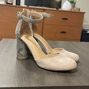 Lauren Conrad Size 9 tan and snake skin heels